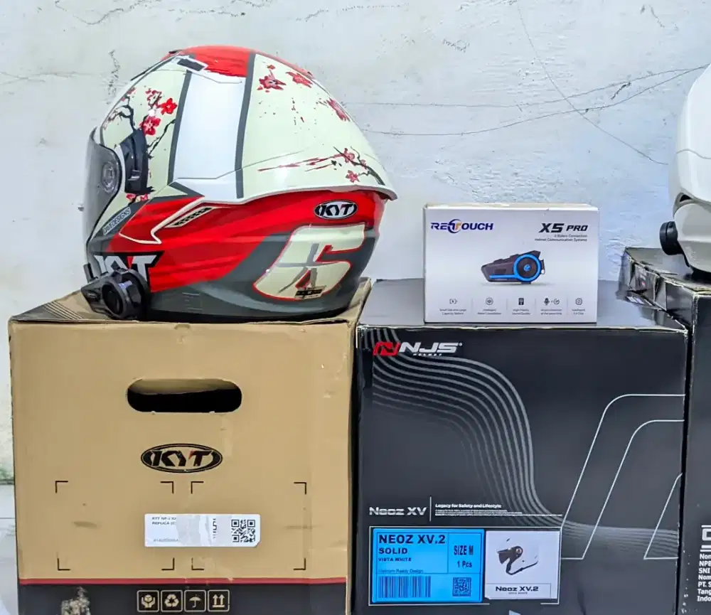 HELM KYT NFJ, NEOZ XV & INTERCOM RETOUCH X5 PRO
