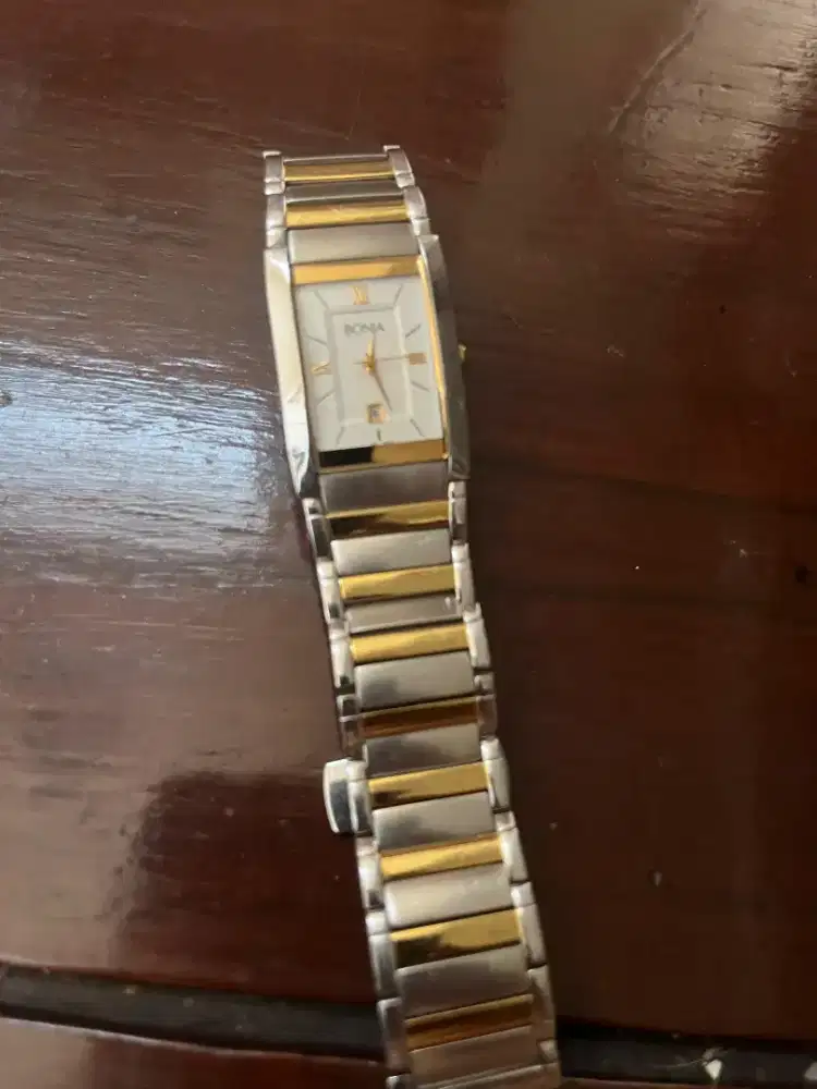 Jam Tangan Bonia Model Kotak Silver Gold