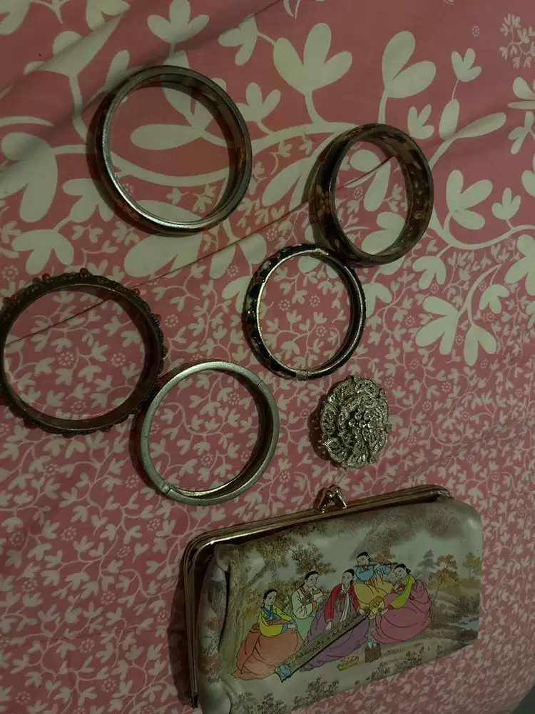 5 gelang 1 bros 1 dompet koin