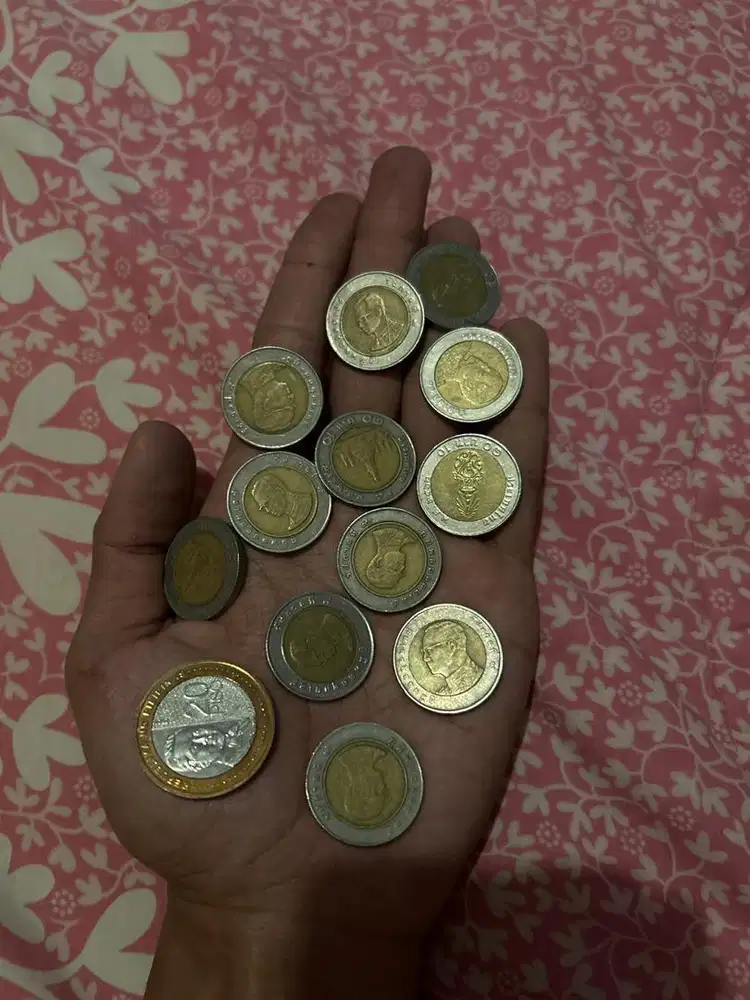 Koin Logam Peso dan Baht