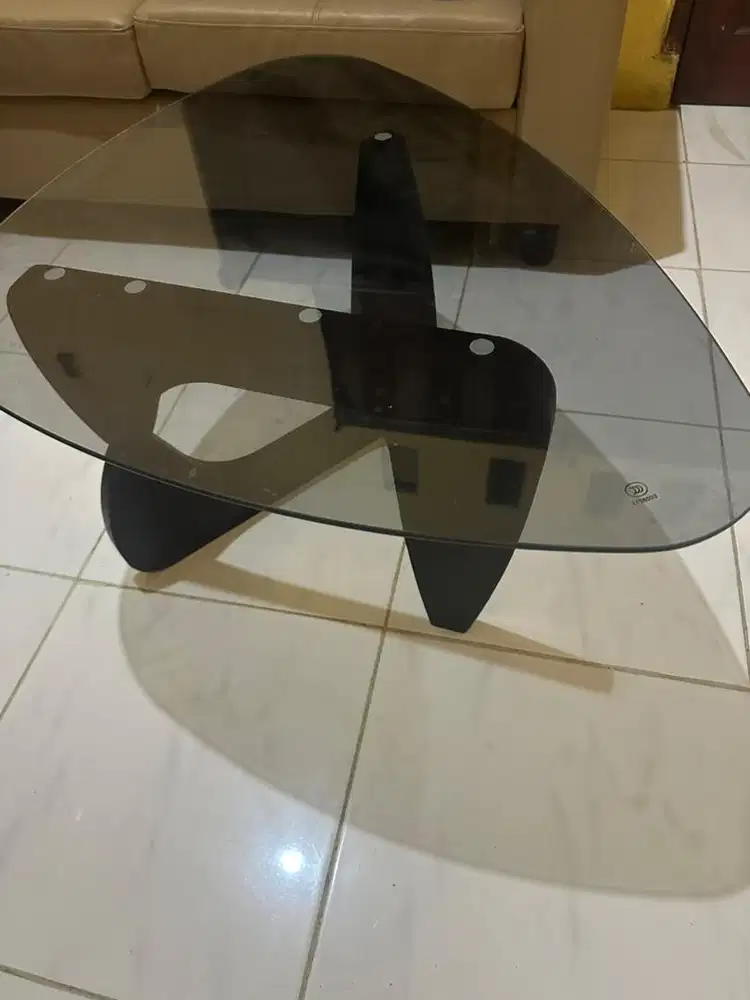 meja tamu kaca mulus