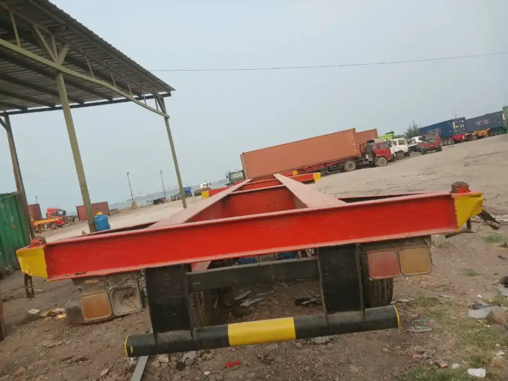 Buntut ekor 40 feet head trailer