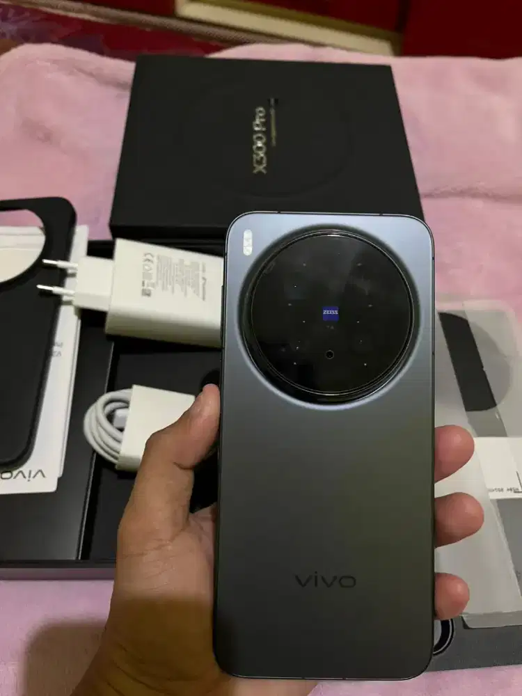Vivo x300 pro 5g like new .ram 16/512
