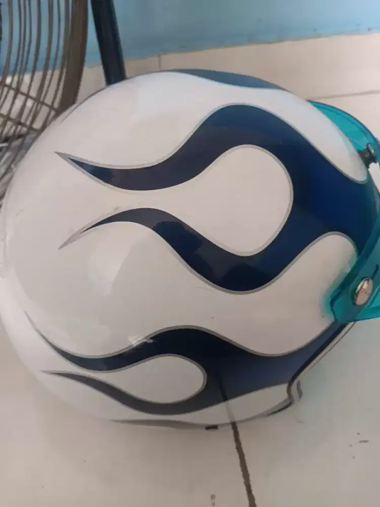 Helm bogo motif api biru (good condition) bukan stiker