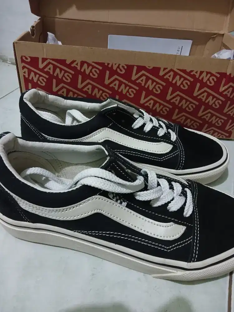 Vans (Sepatu Sekolah SD, SMP, SMA, SMK)