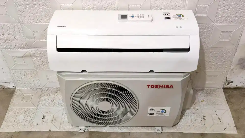 AC TOSHIBA 1/2 PK PEMAKAIAN 1 BULAN SEPERTI BARU