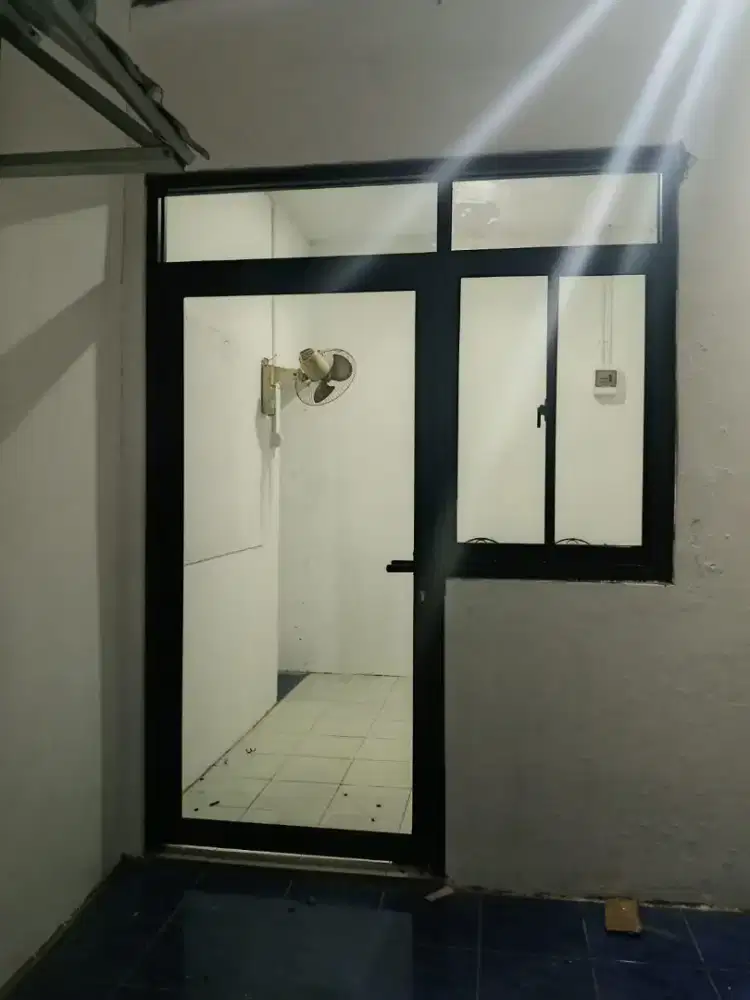  Partisi Kaca, Pintu Geser, Jendela — Aluminium Berkualitas