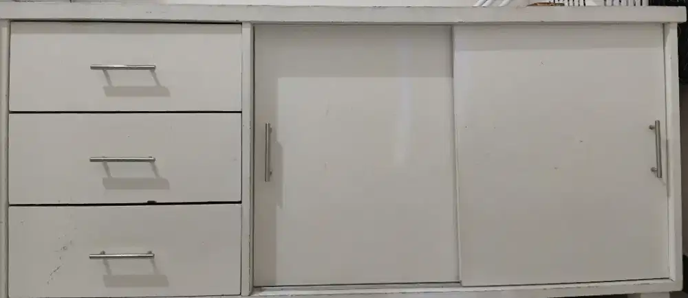 Lemari putih good kondisi