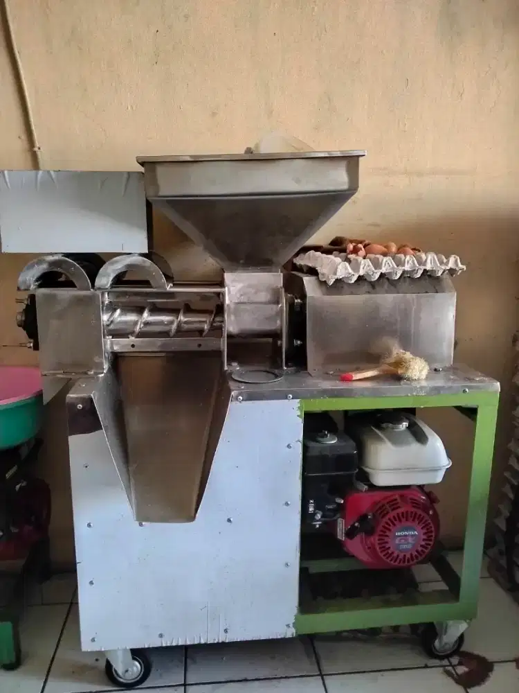 Mesin parut kelapa dan mesin peras kelapa
