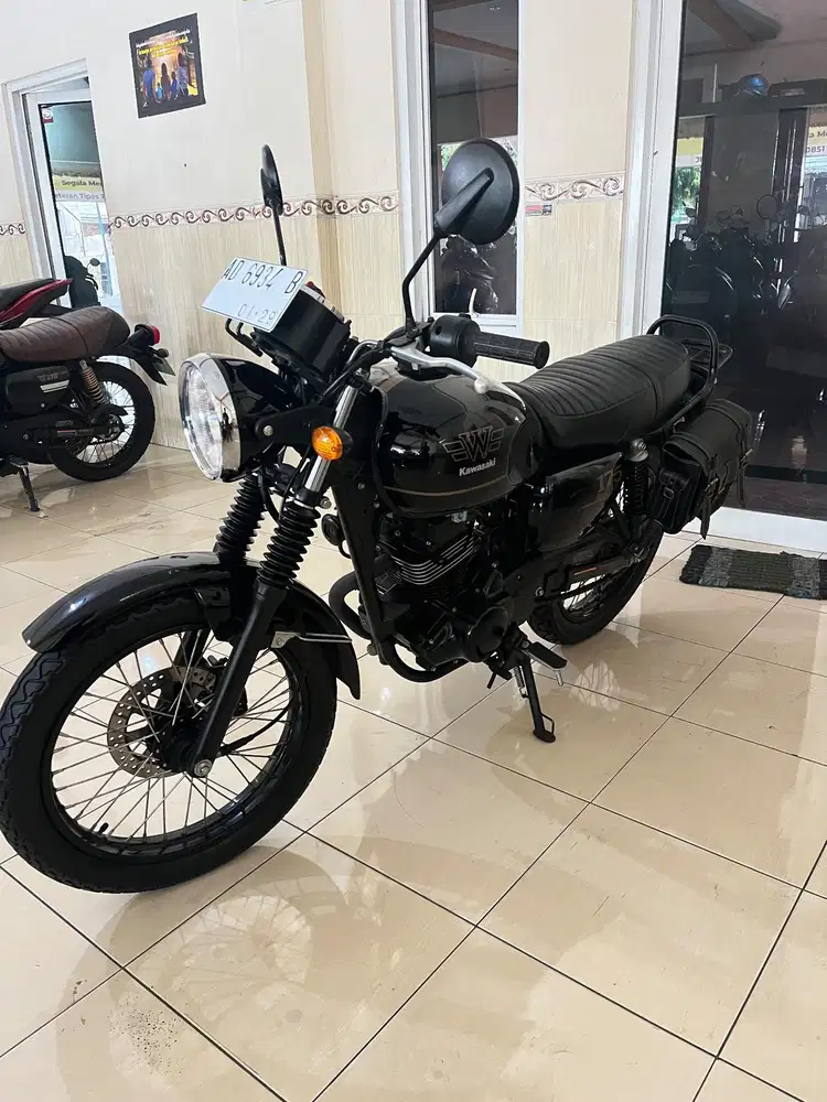 W 175 Black Style