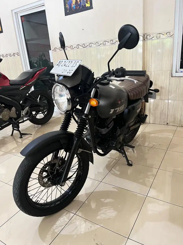 Kawasaki W 175 cafe