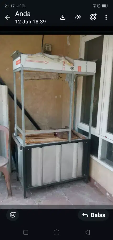 Gerobak jualan chicken atau es teh solo