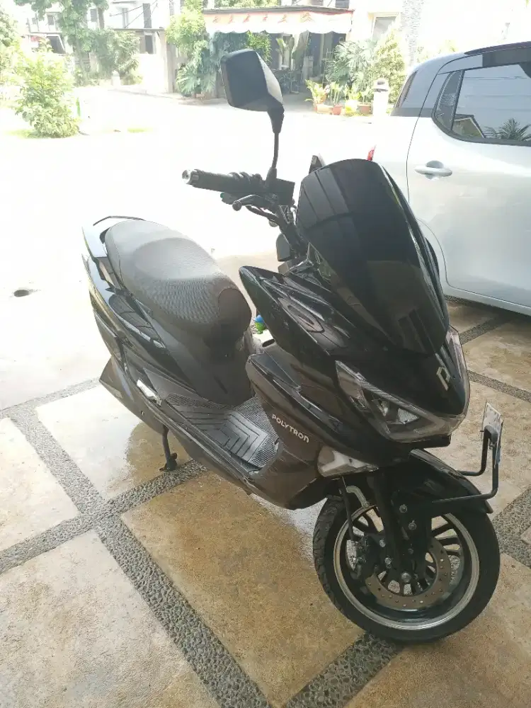 Polytron fox R hitam 2024