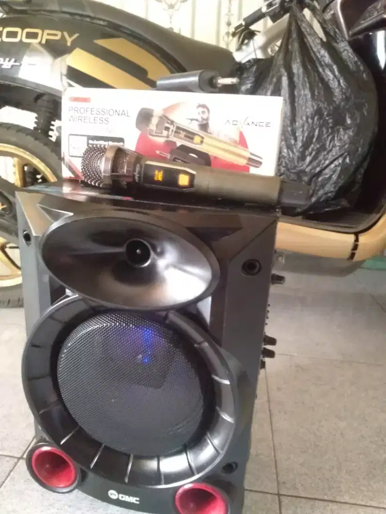 Speaker bluetooth GMC 897F 8inch dan mic wireless Advance