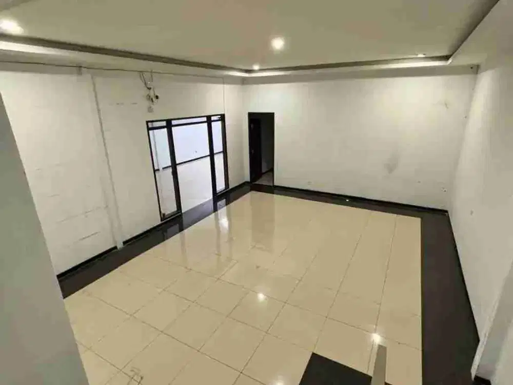 SEWA RUMAH BESAR 2 LT SINGGASANA PRADANA