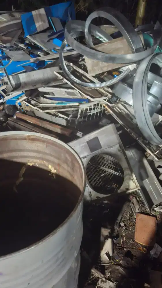 Dibeli Rosok Besi Tua Logamlainnya Elektronik Rusak Ac Mesin Mesin dll
