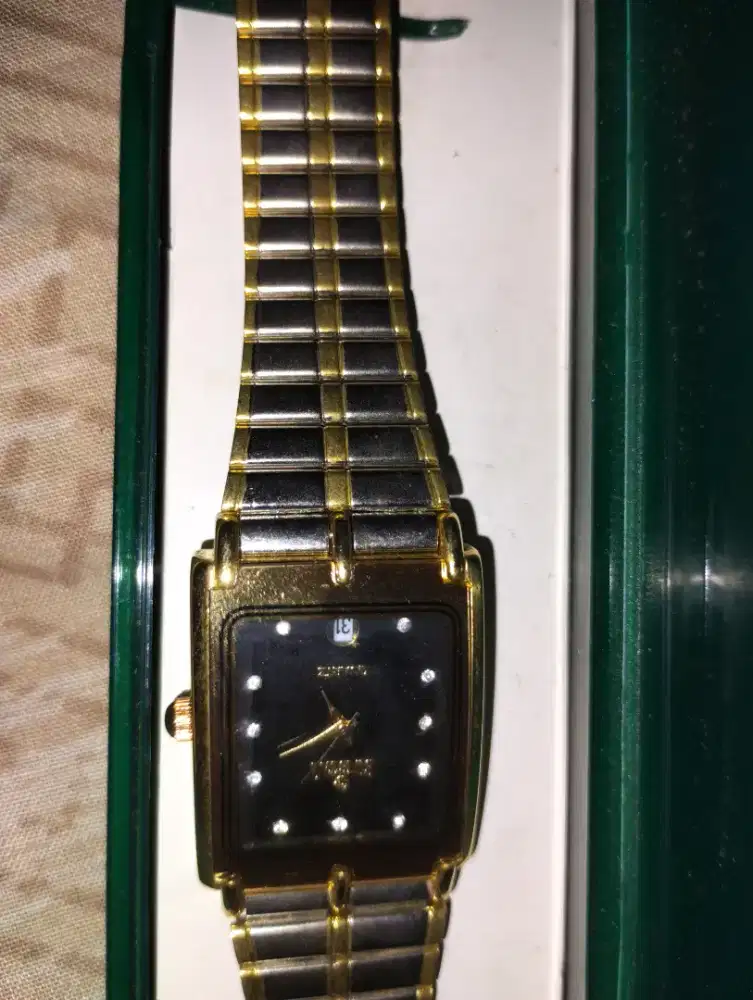 Jam tangan dari Arab Swistar