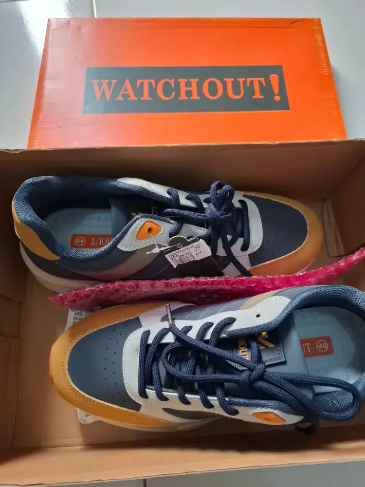 Sepatu watchout baru
