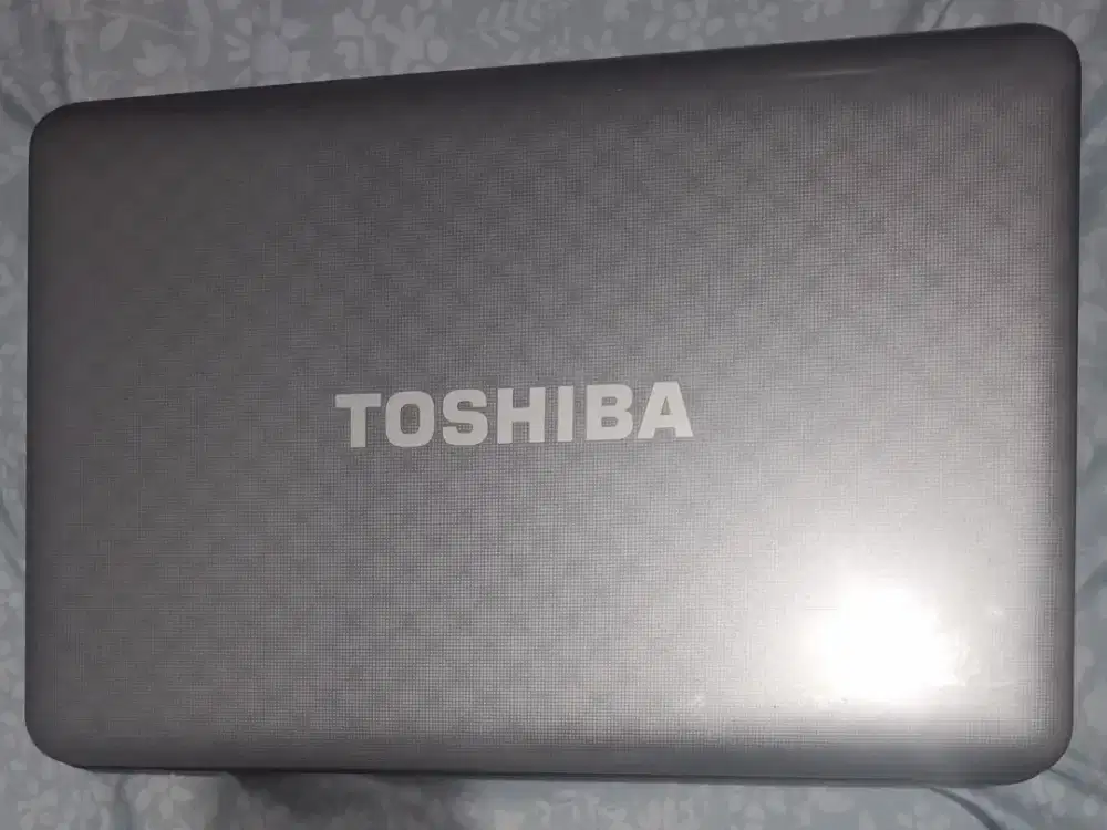 Laptop Toshiba Satelite L745 core I3