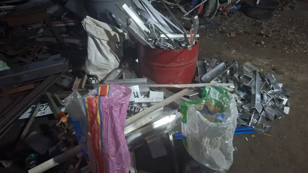 Dibeli Rosok Besi Tua Logamlainnya Elektronik Rusak Ac Mesin Mesin dll