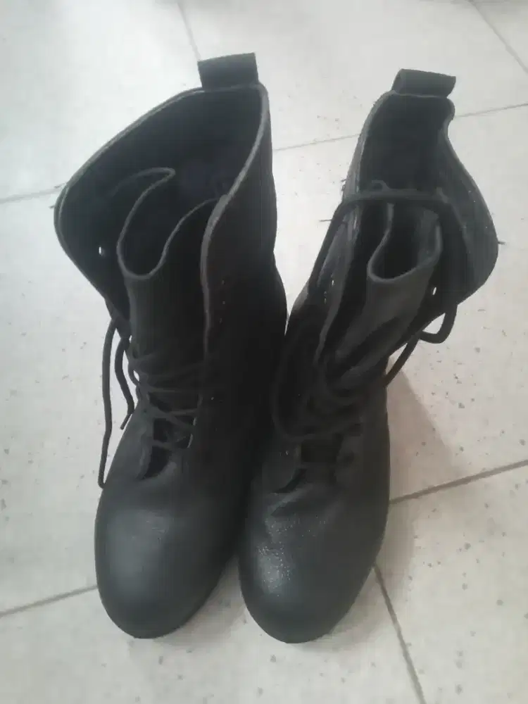 Sepatu PDL ukuran 42