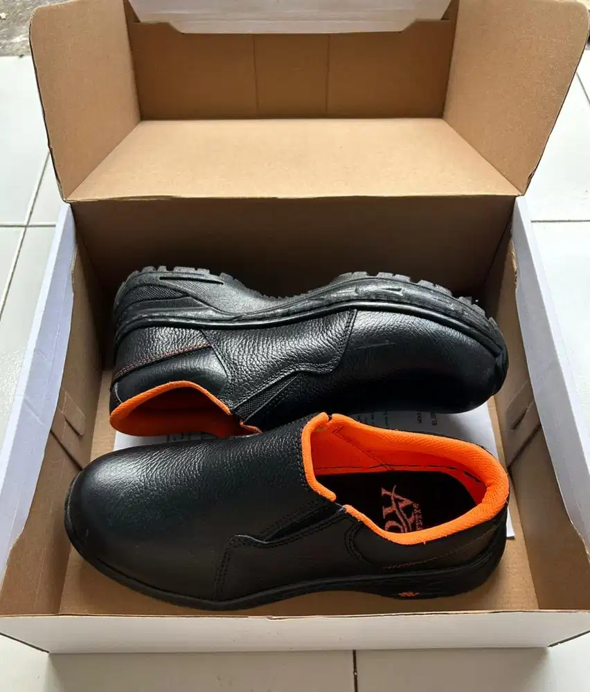 Sepatu pantofel PRIA