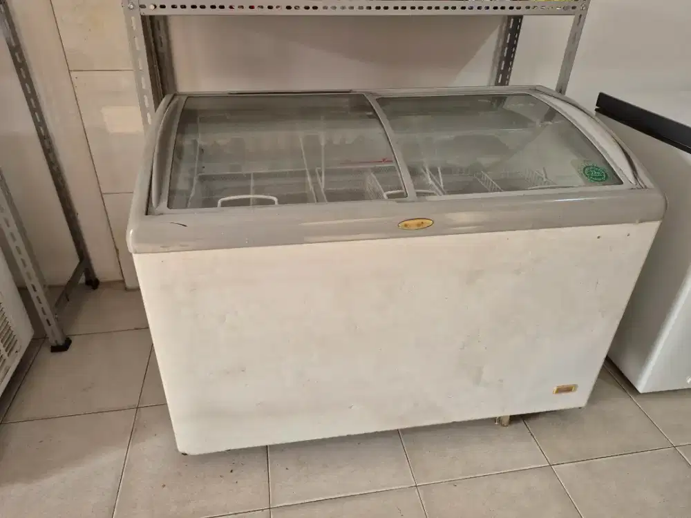 Aucma Freezer Kaca 330 Liter
