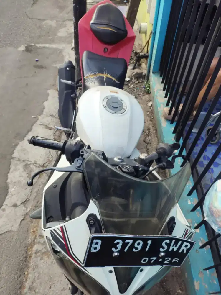 Yamaha R15 V2 2016