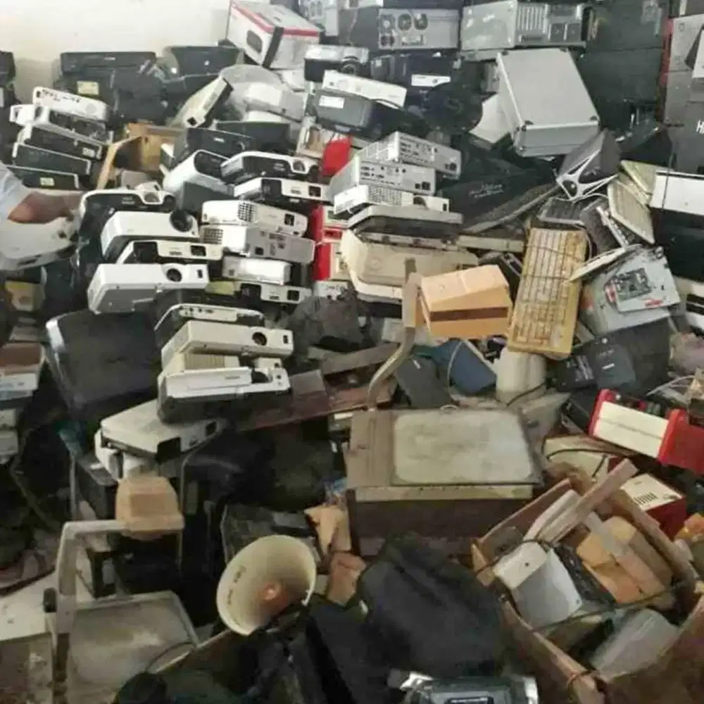 Dibeli Rosok Besi Tua Logamlainnya Elektronik Rusak Ac Mesin Mesin dll