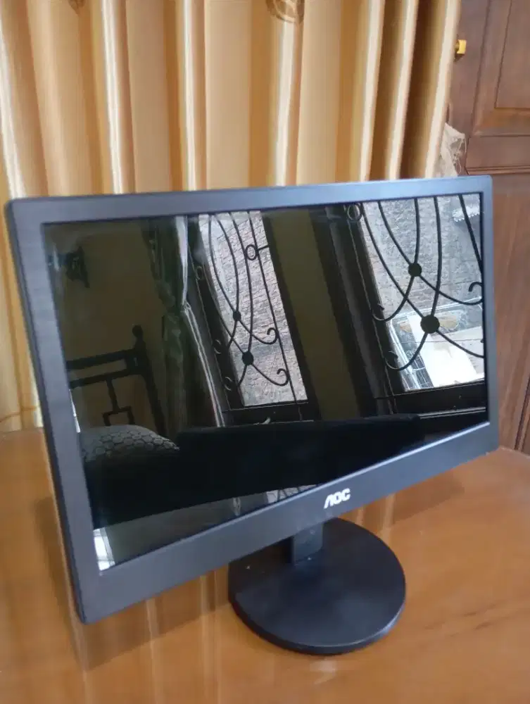 Monitor LED AOC 16inc Wide..