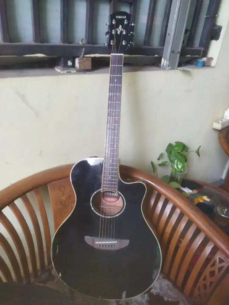 Guitar Yamaha apx 600