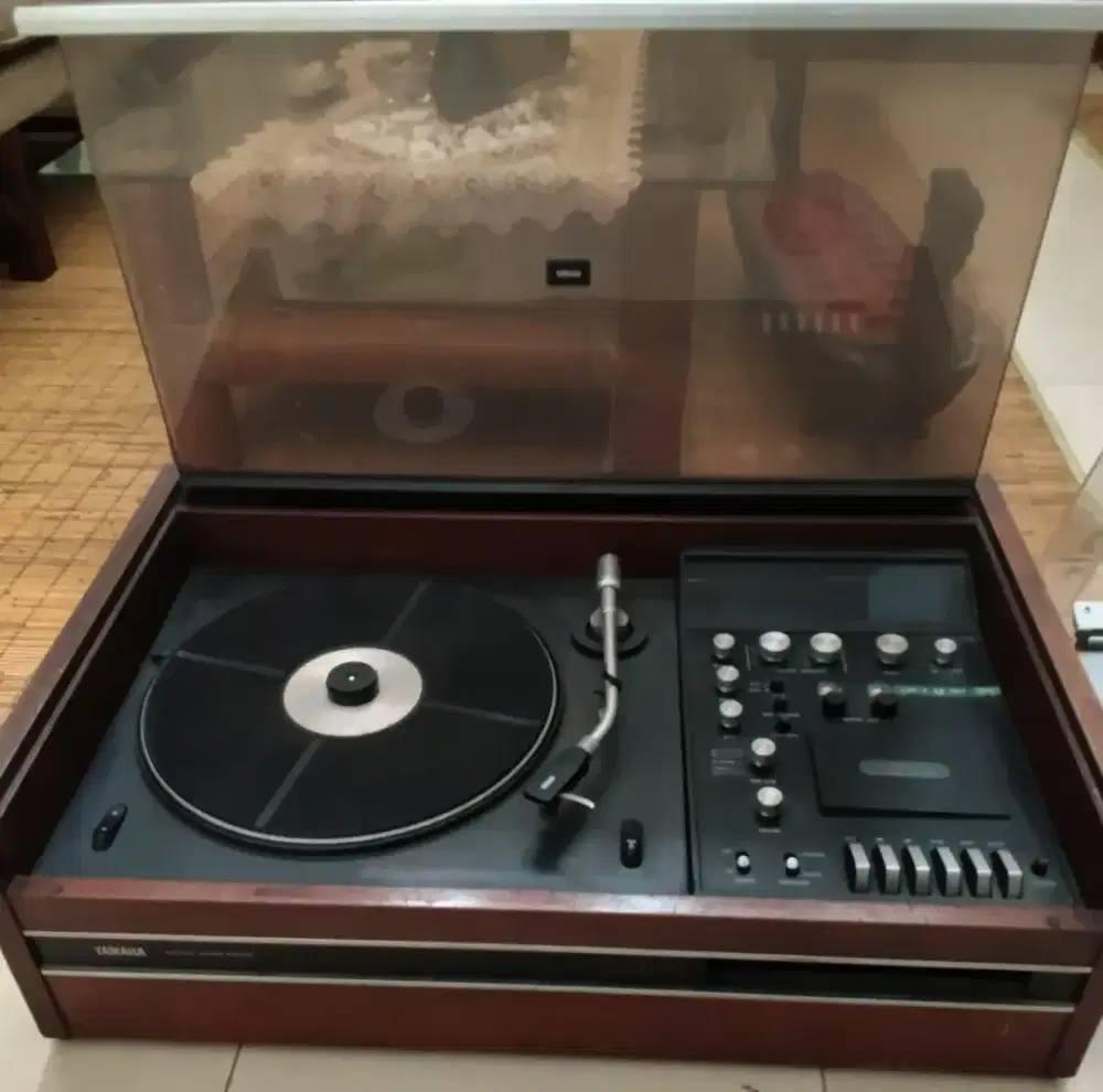 Turntable YAMAHA with EQUALIZER & TAPE RECORDER (CLASSIC)