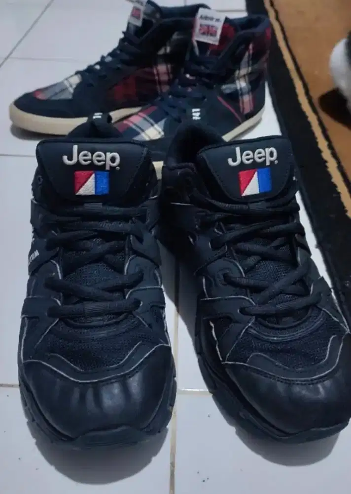 Sepatu Jeep Sneakers 42