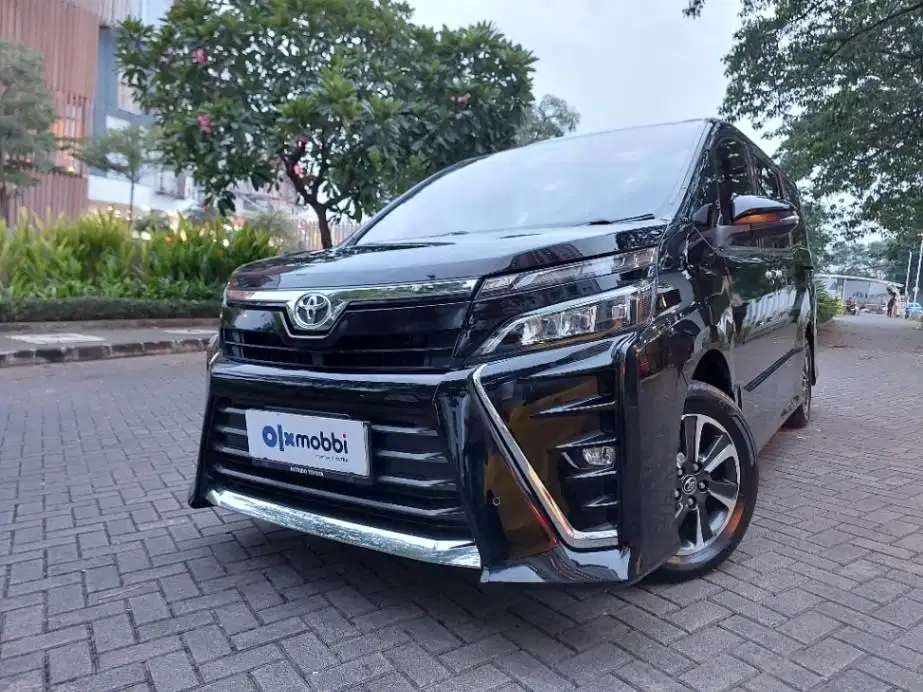 TDP RENDAH - Toyota Voxy 2.0 Bensin-AT 2019 Hitam CBICB