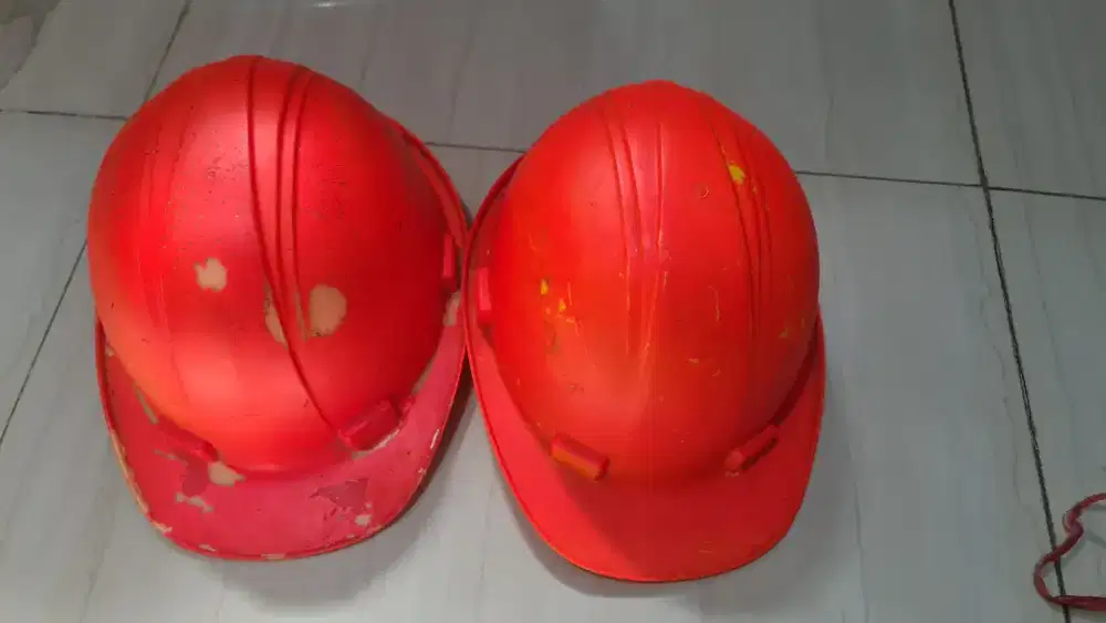 Helm Proyek Bekas