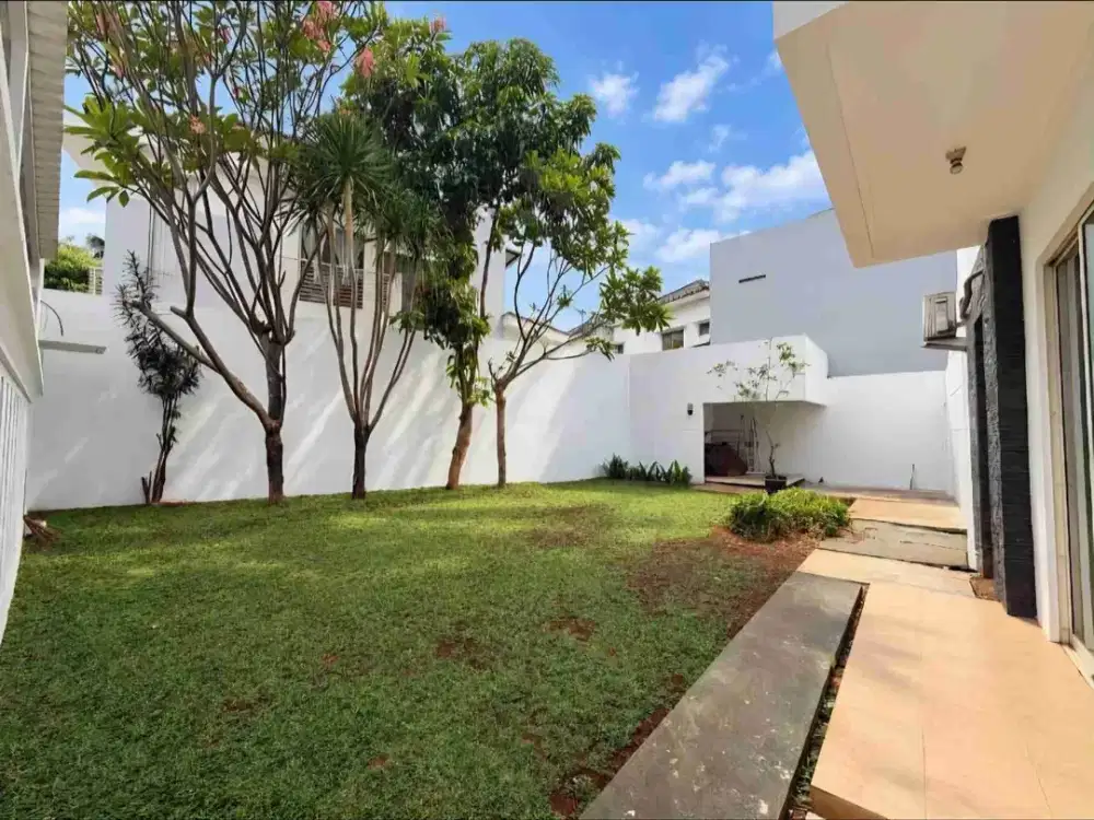 Disewakan rumah sgt rapih siap huni full furnish di Residence One-Bsd City