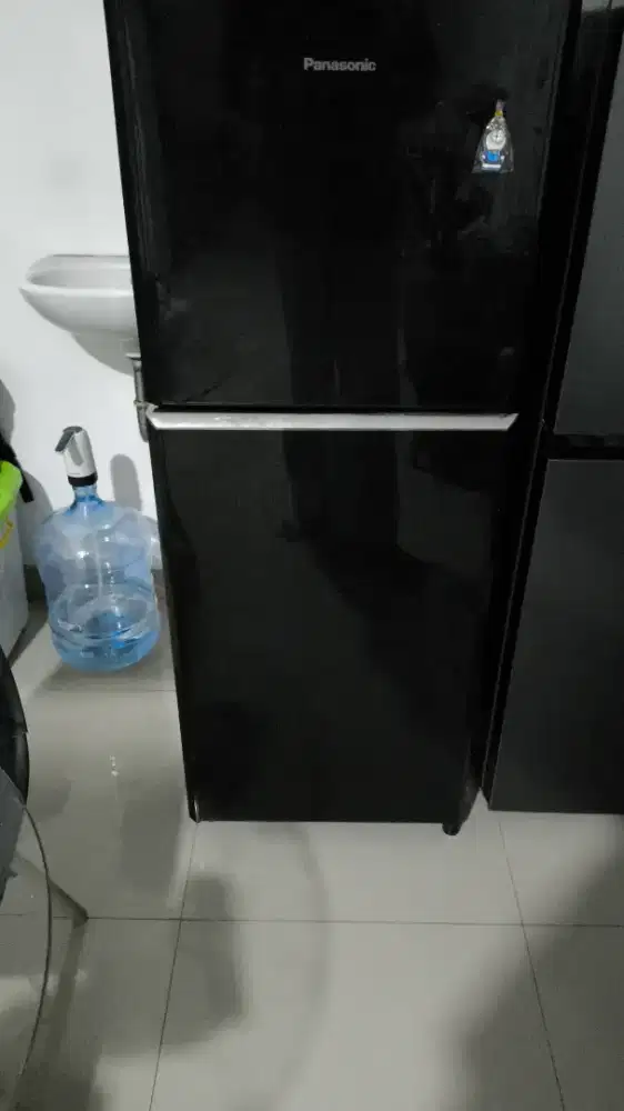 Kulkas 2 pintu Panasonic ( Kondisi Normal )