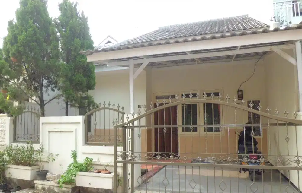 Rumah strategis dekat kampus ubaya turun harga