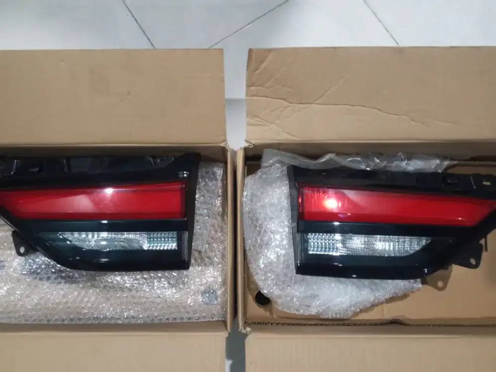 Stoplamp Innova zenix G
