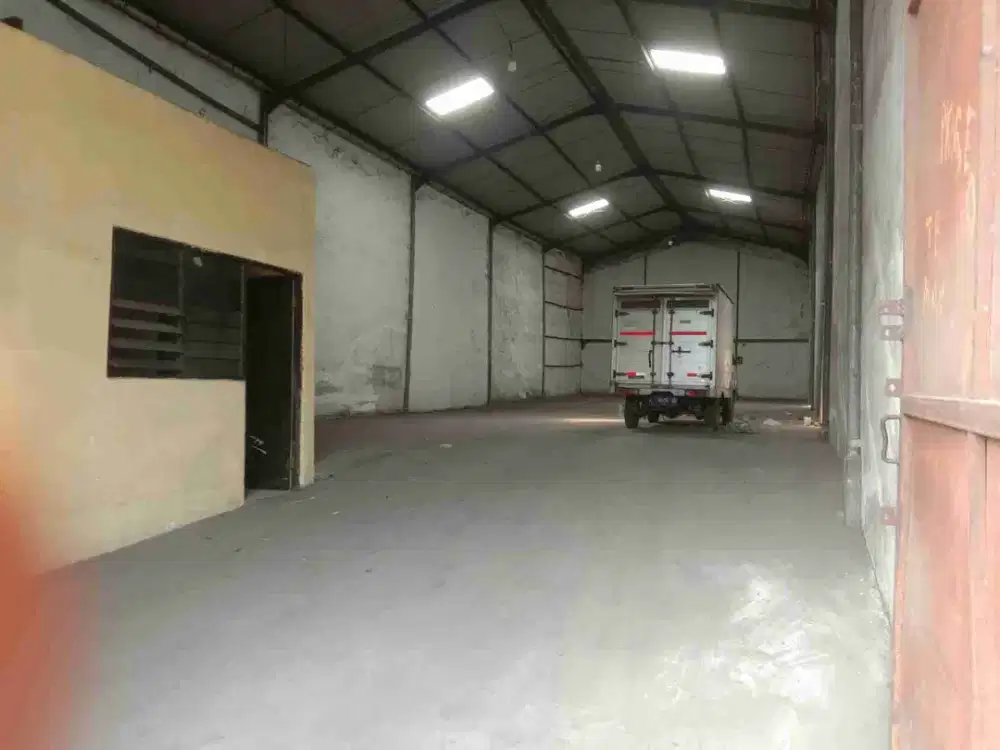 Gudang Margomulyo, dekat Pelabuhan dan ToL surabaya barat