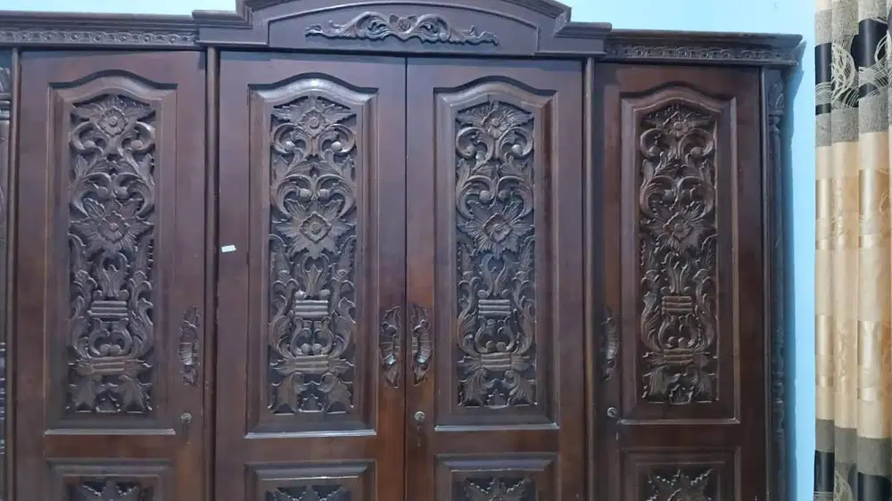 dijual cepat lemari pakaian 4 pintu