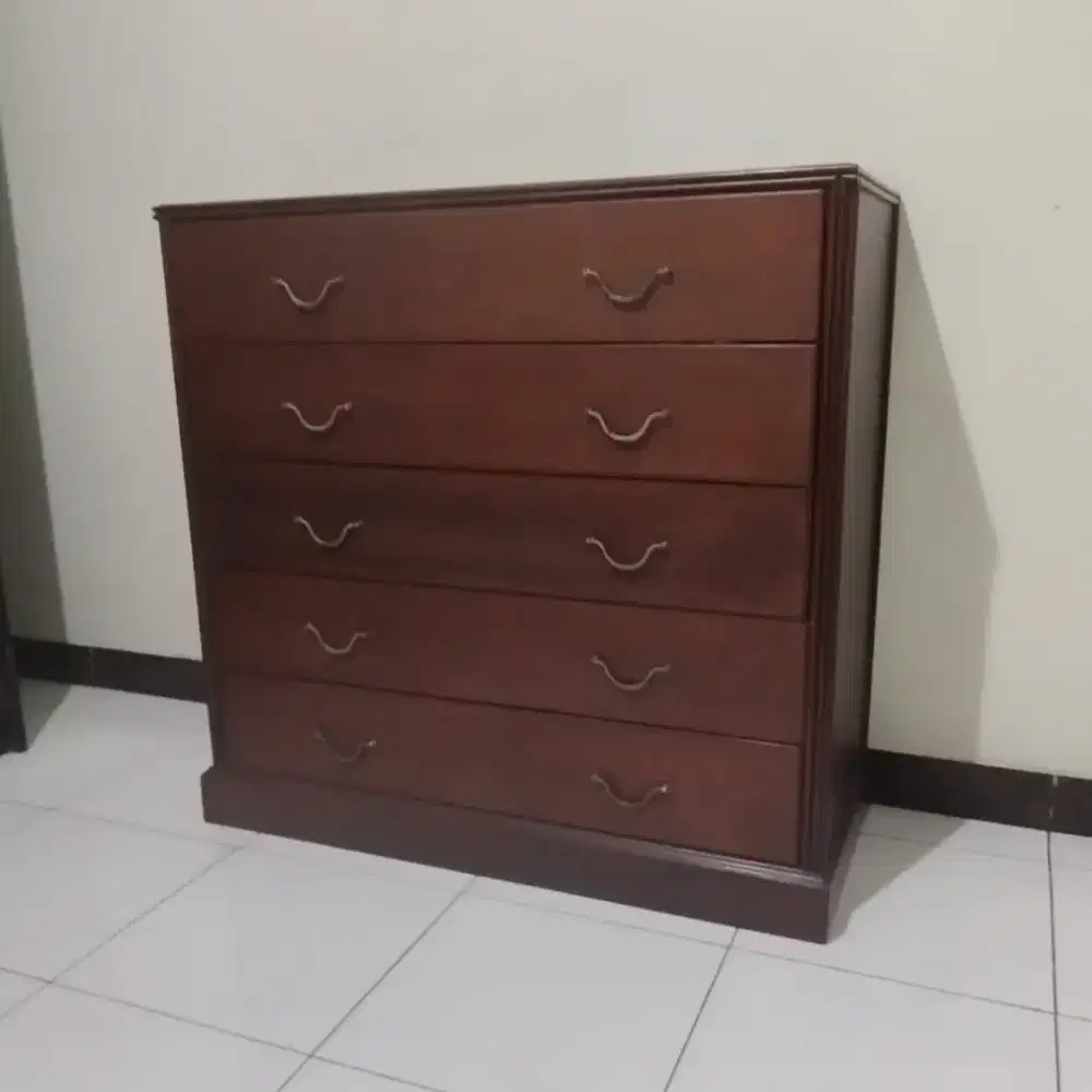 Lemari laci produk rapi