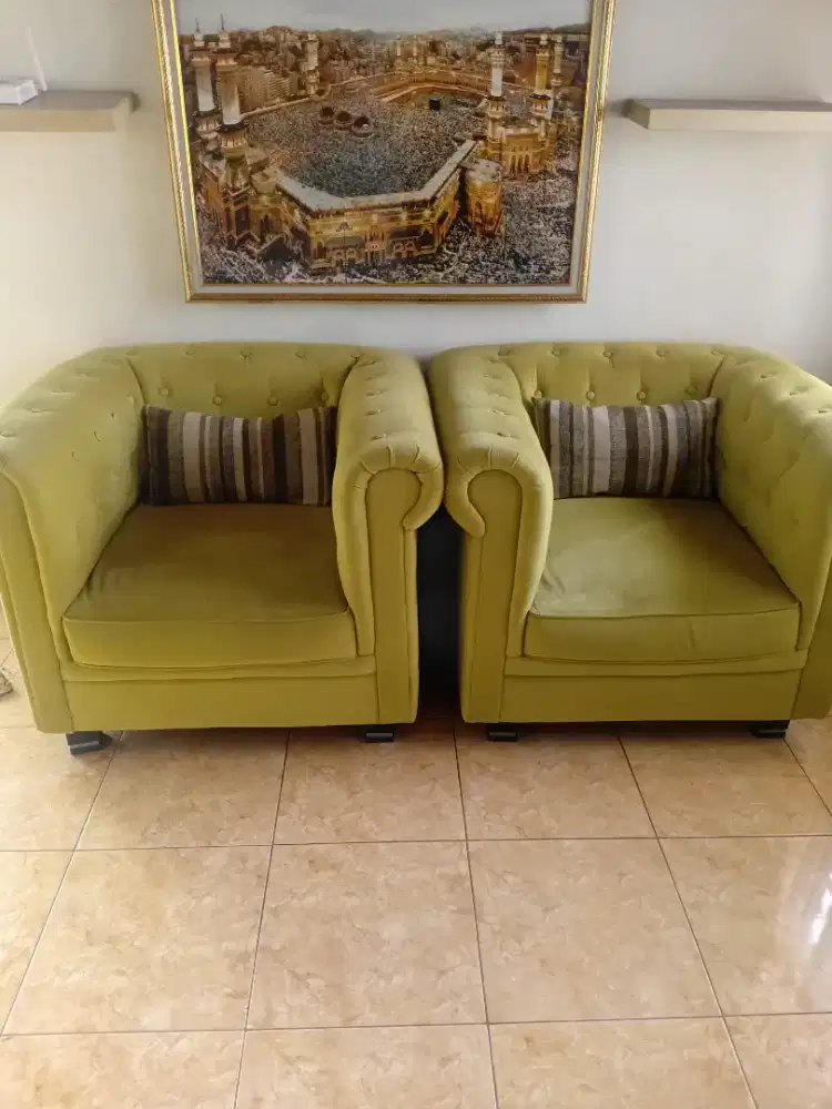 Satu set sofa tamu