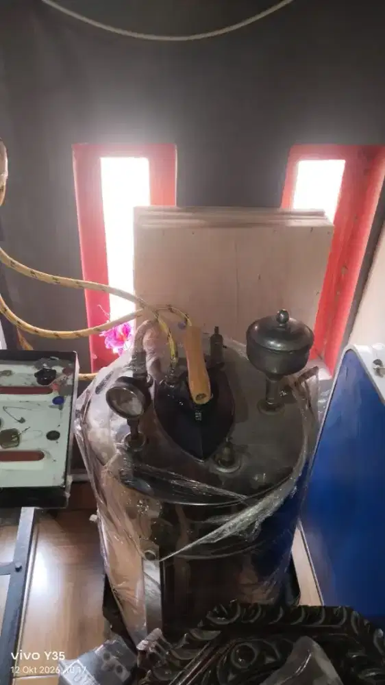 Setrika uap dan meja