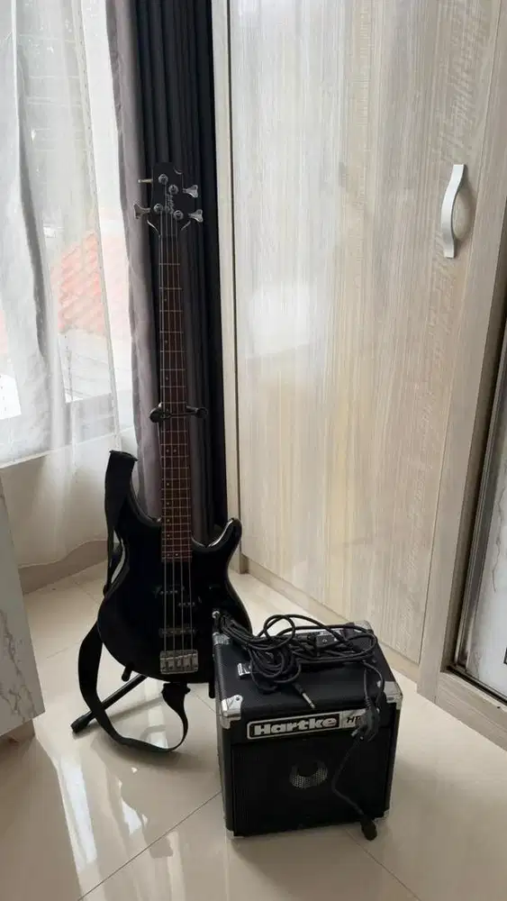 DIJUAL SATU SET BASS ELEKTRIK CORT ACTION BASS PLUS + AMPLI HARTKE