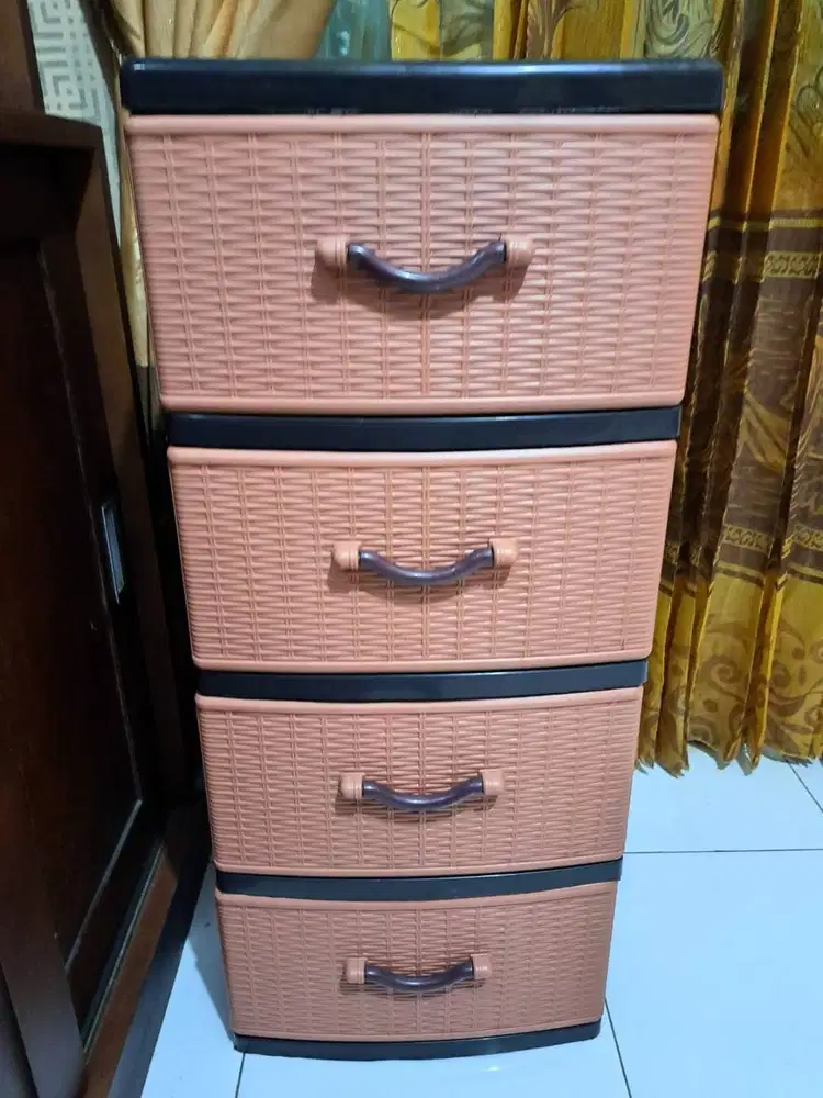 lemari plastik murah mulus like new