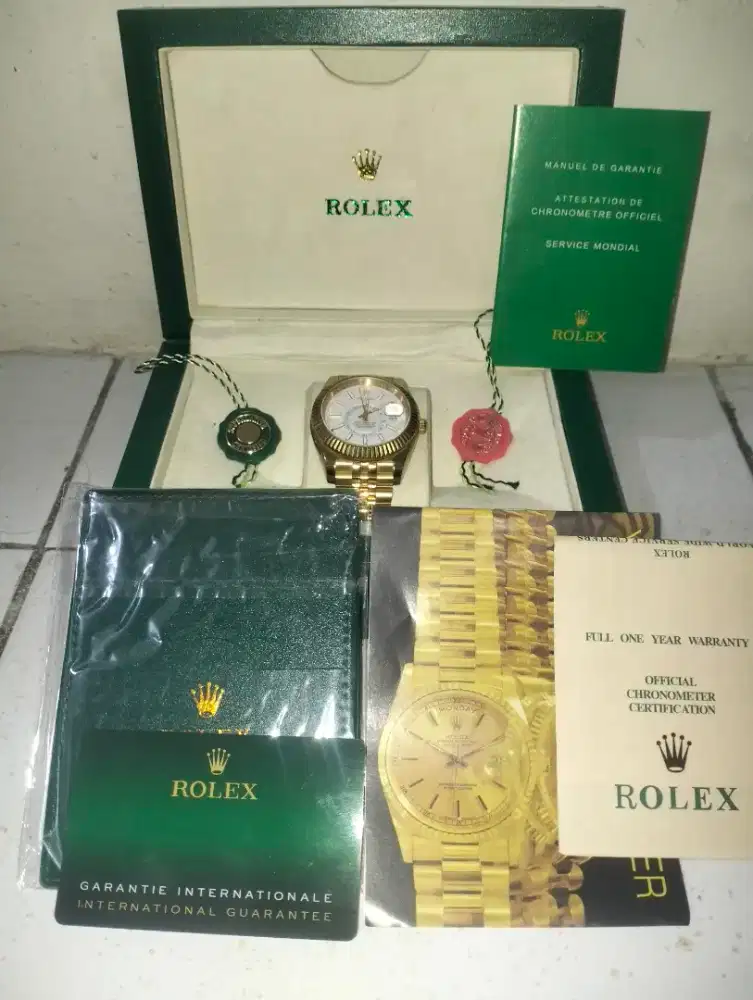 Jam rolex sky -dweller