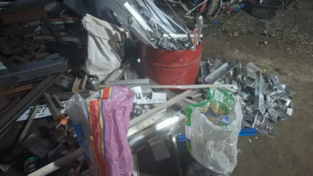 Dibeli Rosok Besi Tua Tembaga dll Elektronik Rusak Ac Kulkas dll