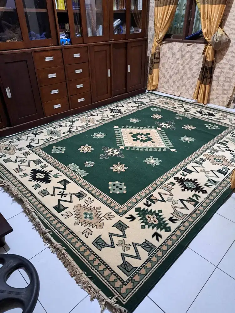 dijual ambal tebal ukuran 3x4 kondisi mulus seperti baru