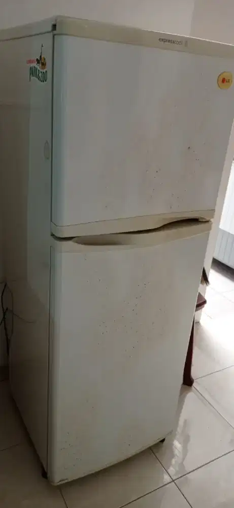 Kulkas 2 pintu merk LG